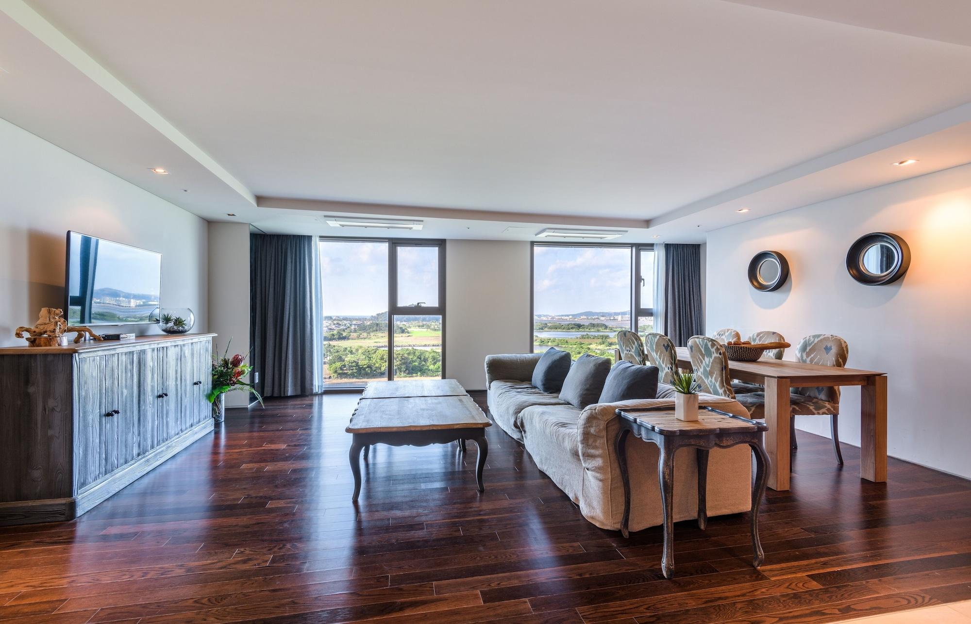 Brown Suites Hotel And Resort Jeju Buitenkant foto