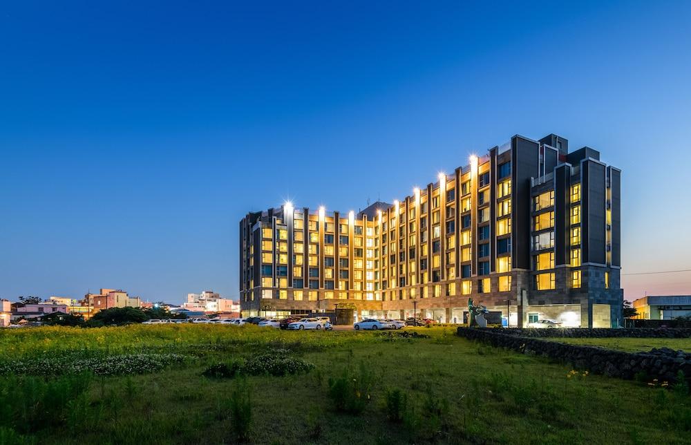 Brown Suites Hotel And Resort Jeju Buitenkant foto