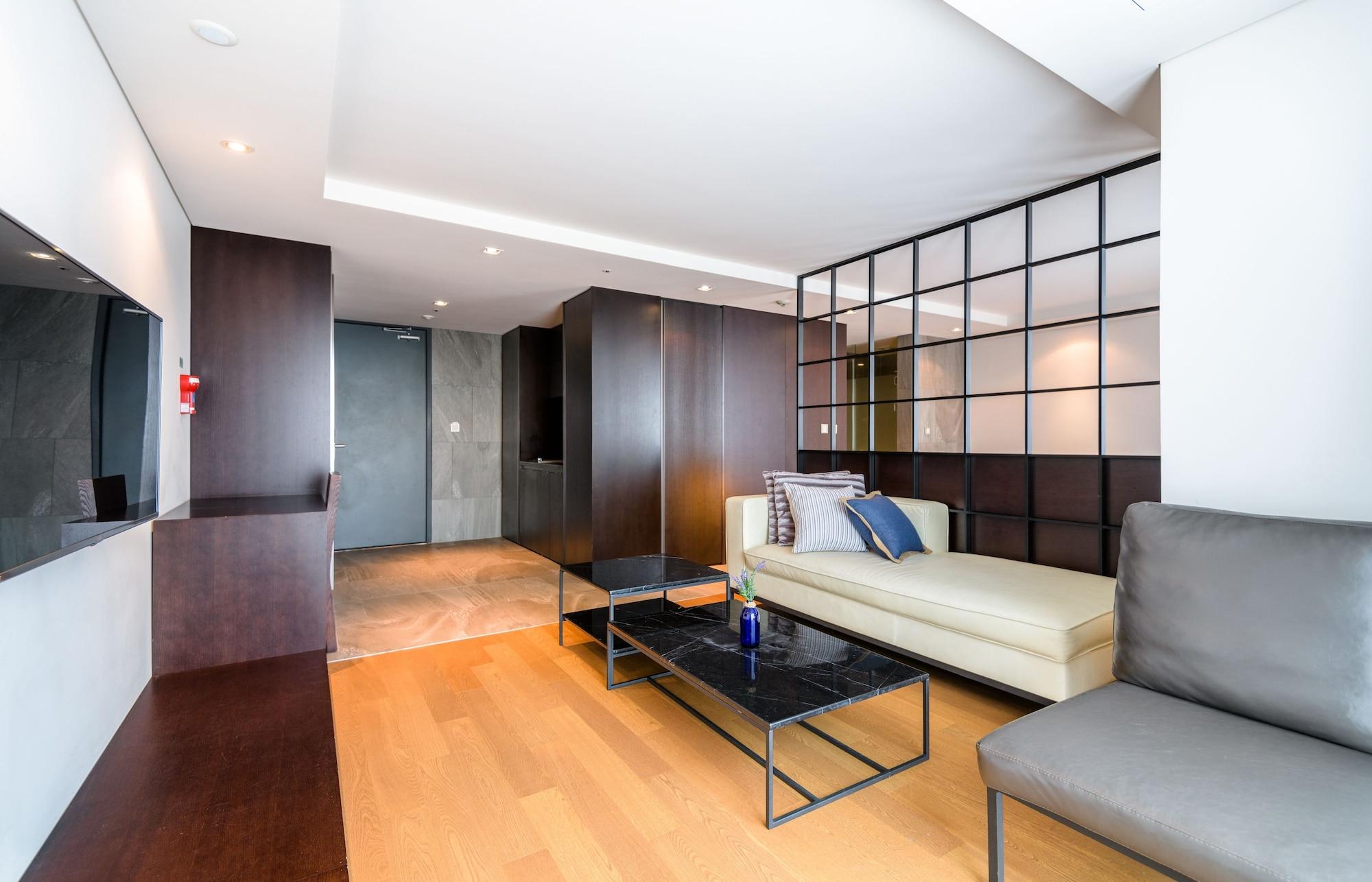 Brown Suites Hotel And Resort Jeju Buitenkant foto