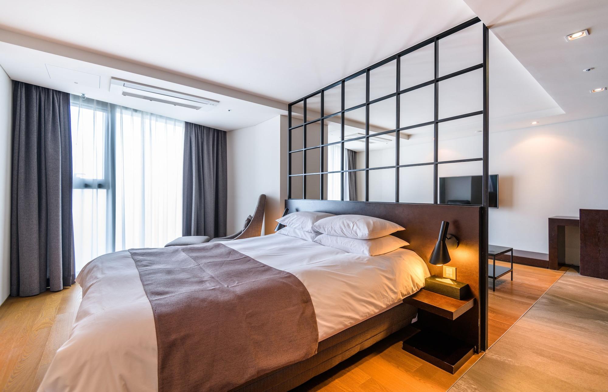 Brown Suites Hotel And Resort Jeju Buitenkant foto