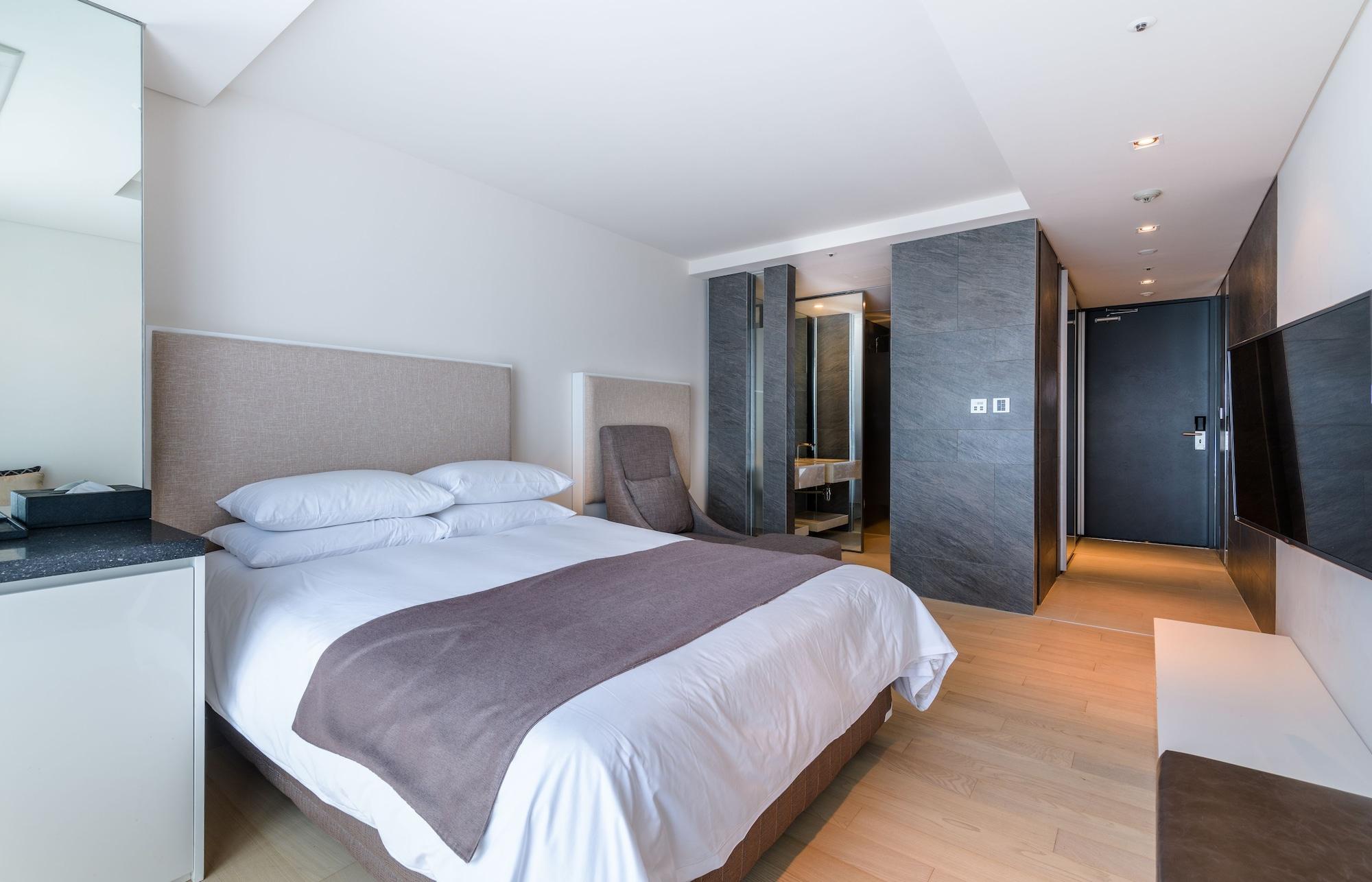 Brown Suites Hotel And Resort Jeju Buitenkant foto