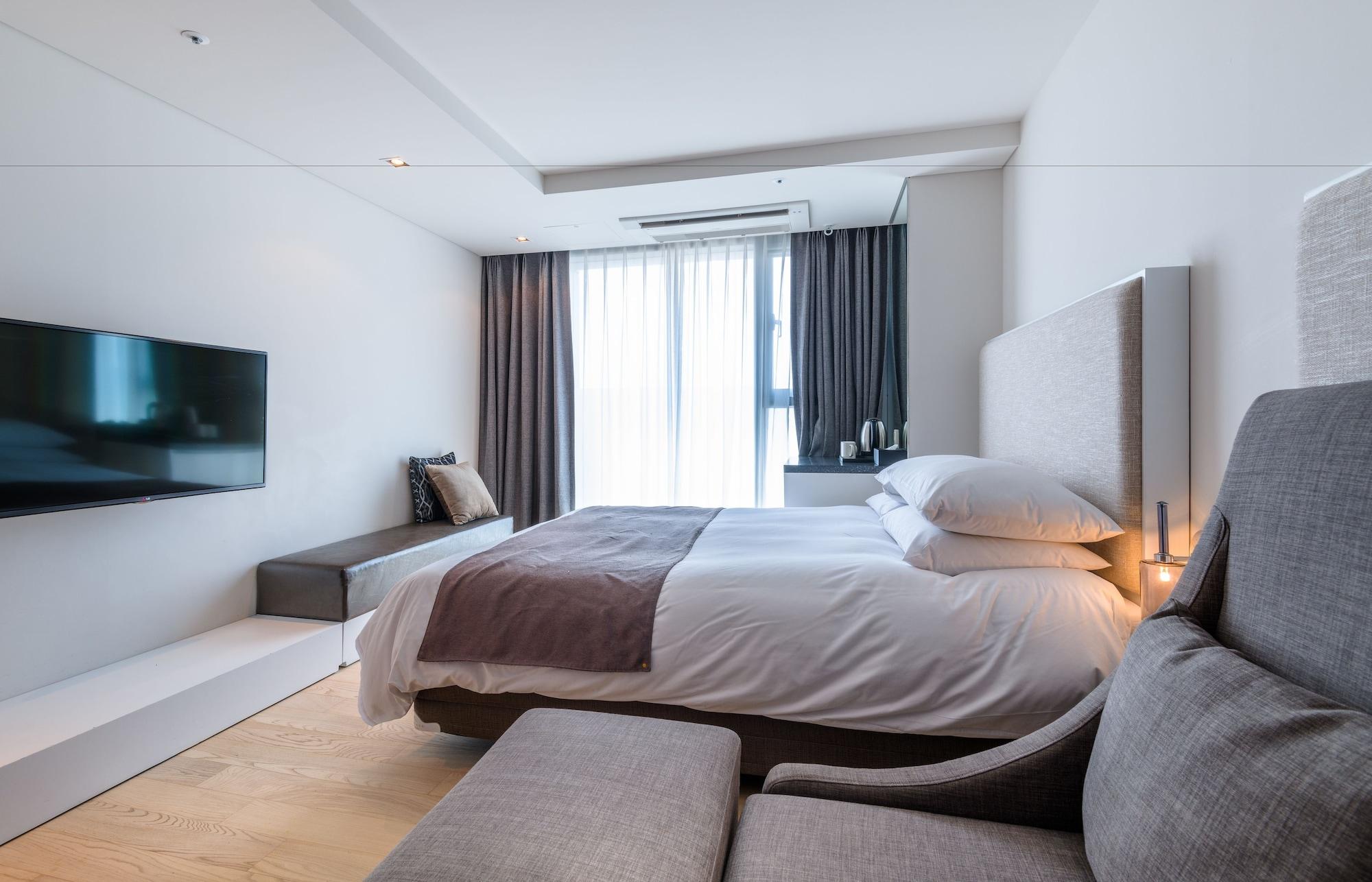 Brown Suites Hotel And Resort Jeju Buitenkant foto