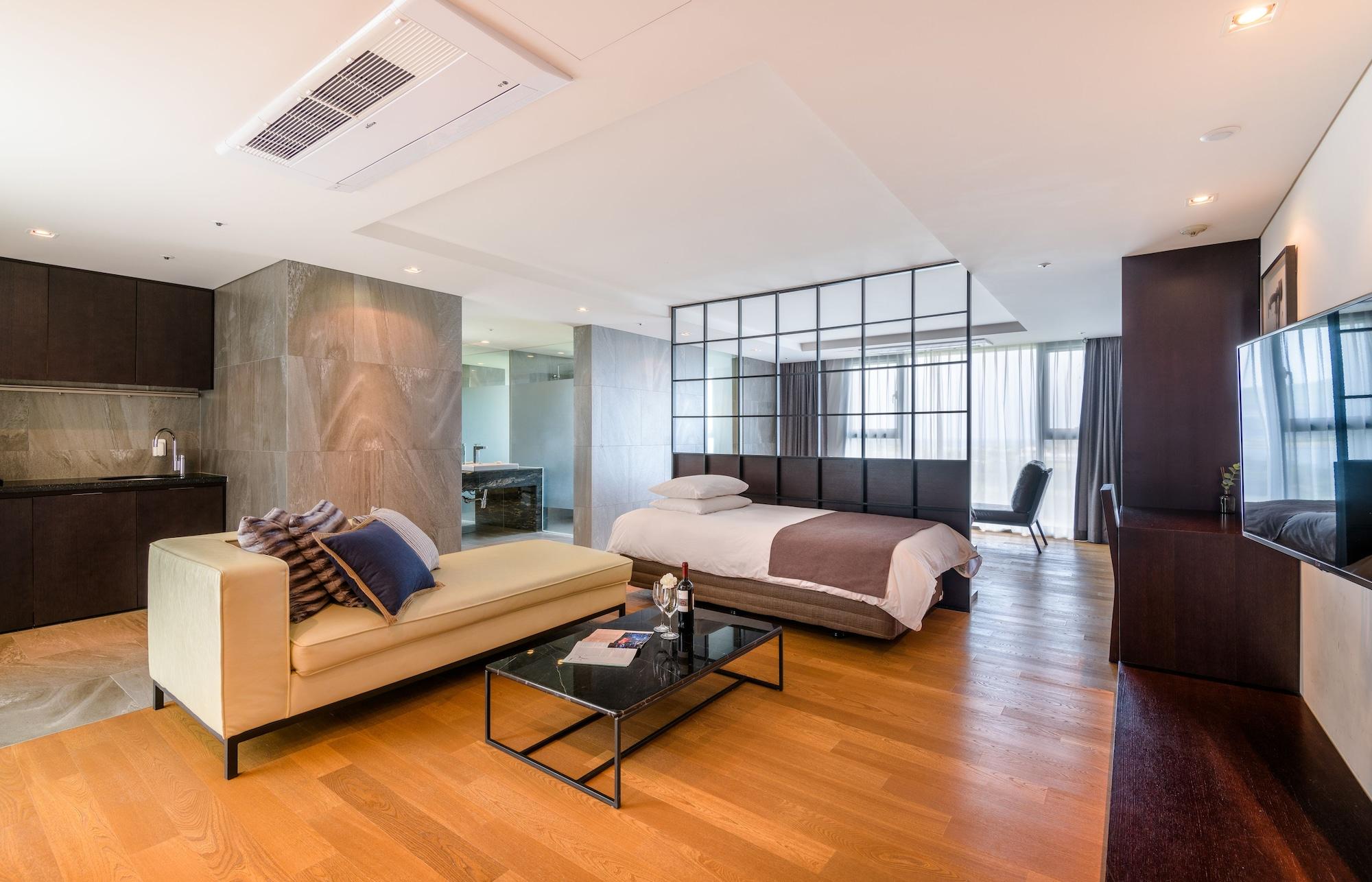 Brown Suites Hotel And Resort Jeju Buitenkant foto