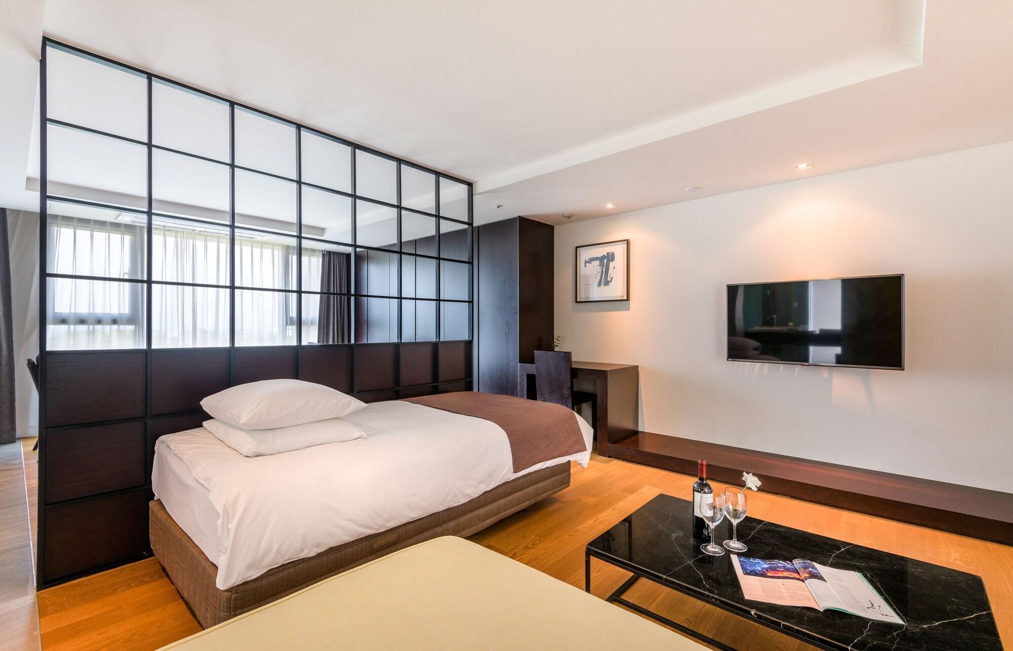 Brown Suites Hotel And Resort Jeju Buitenkant foto