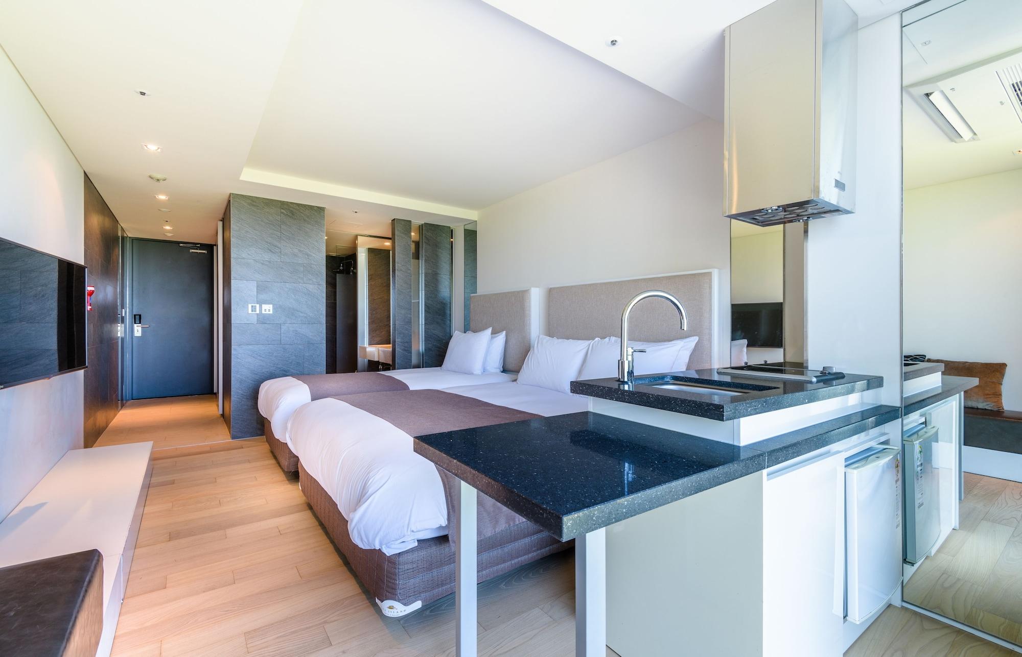 Brown Suites Hotel And Resort Jeju Buitenkant foto