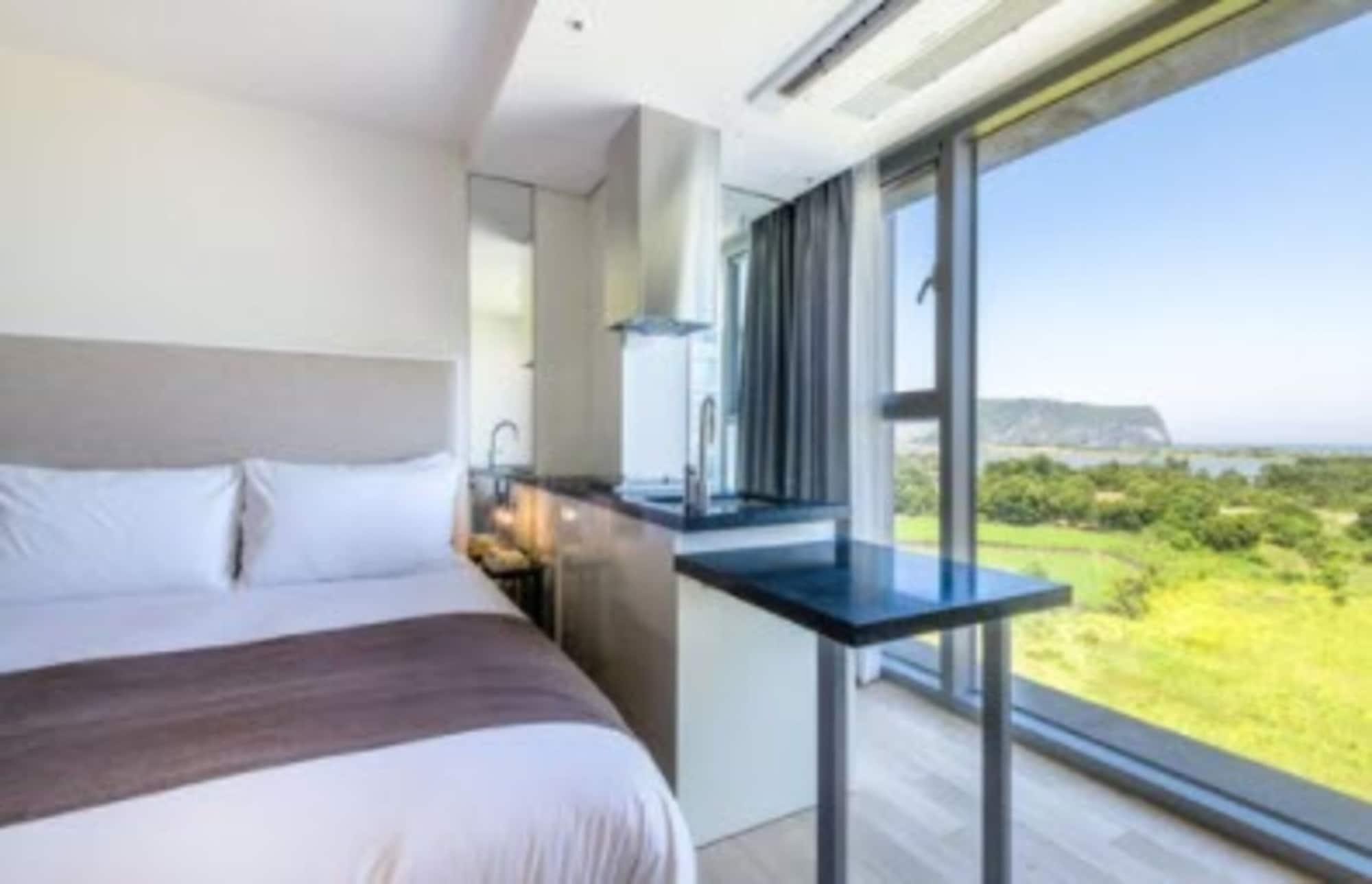Brown Suites Hotel And Resort Jeju Buitenkant foto