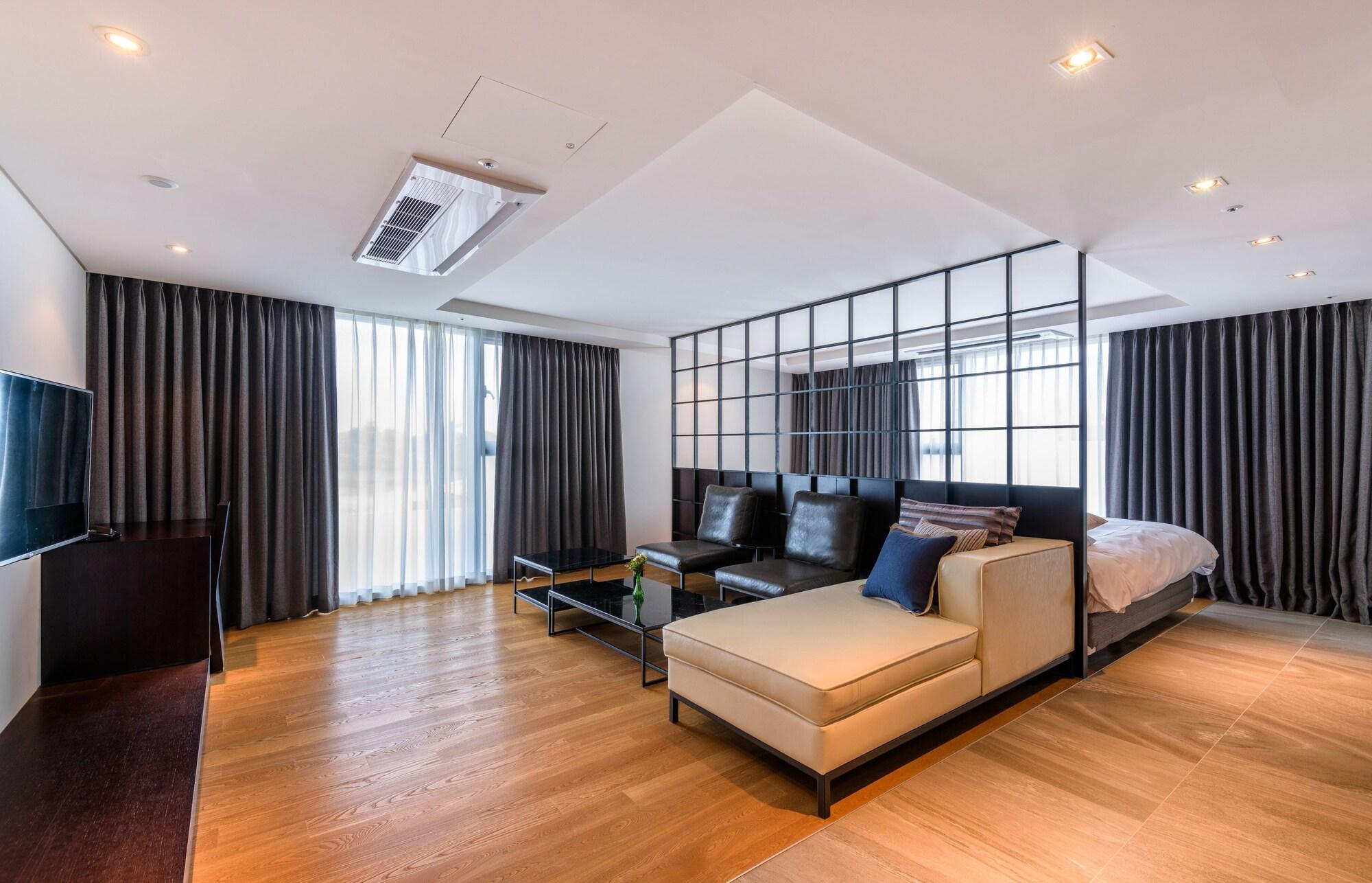 Brown Suites Hotel And Resort Jeju Buitenkant foto