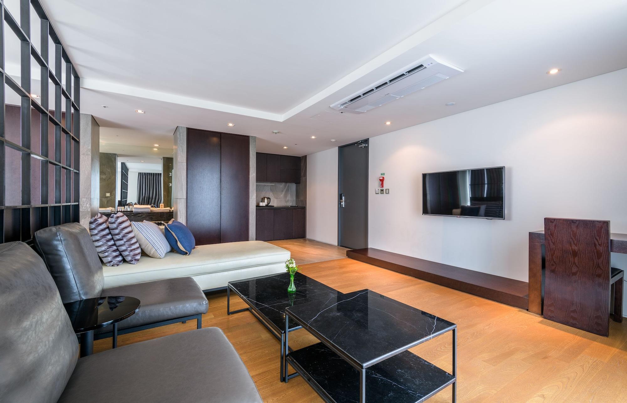 Brown Suites Hotel And Resort Jeju Buitenkant foto