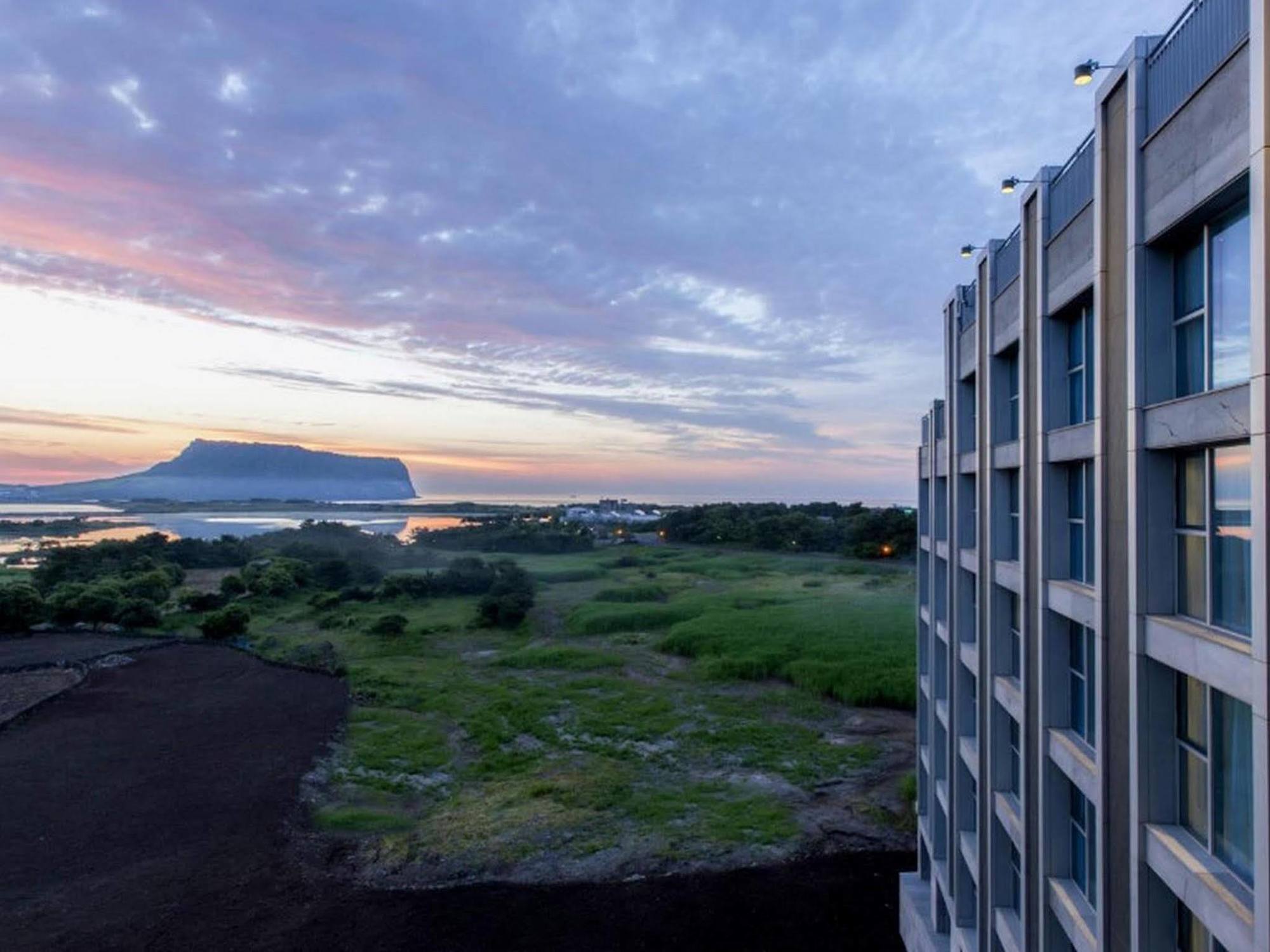 Brown Suites Hotel And Resort Jeju Buitenkant foto