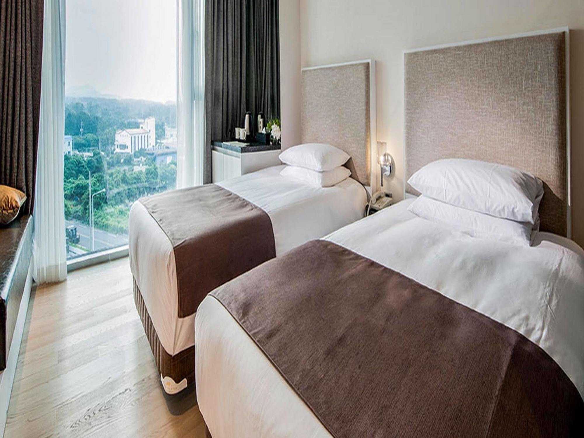 Brown Suites Hotel And Resort Jeju Buitenkant foto