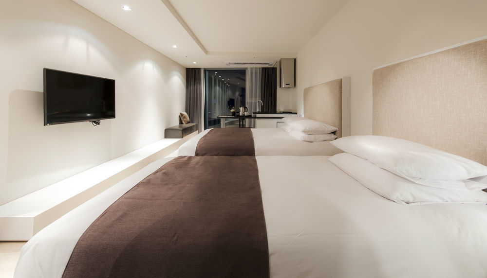 Brown Suites Hotel And Resort Jeju Buitenkant foto