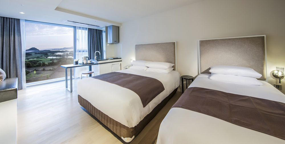 Brown Suites Hotel And Resort Jeju Buitenkant foto