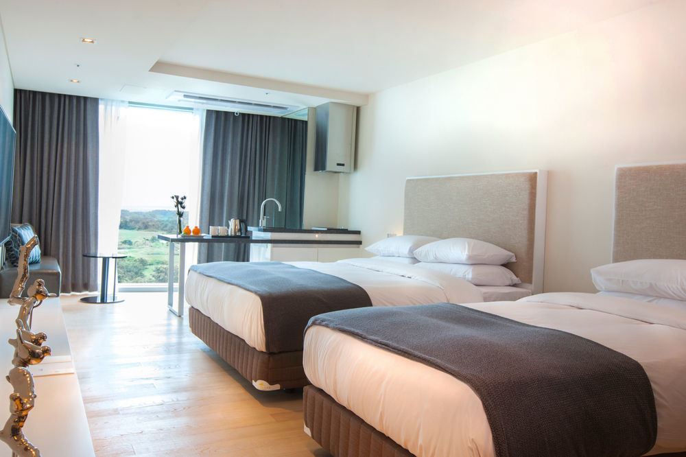 Brown Suites Hotel And Resort Jeju Buitenkant foto