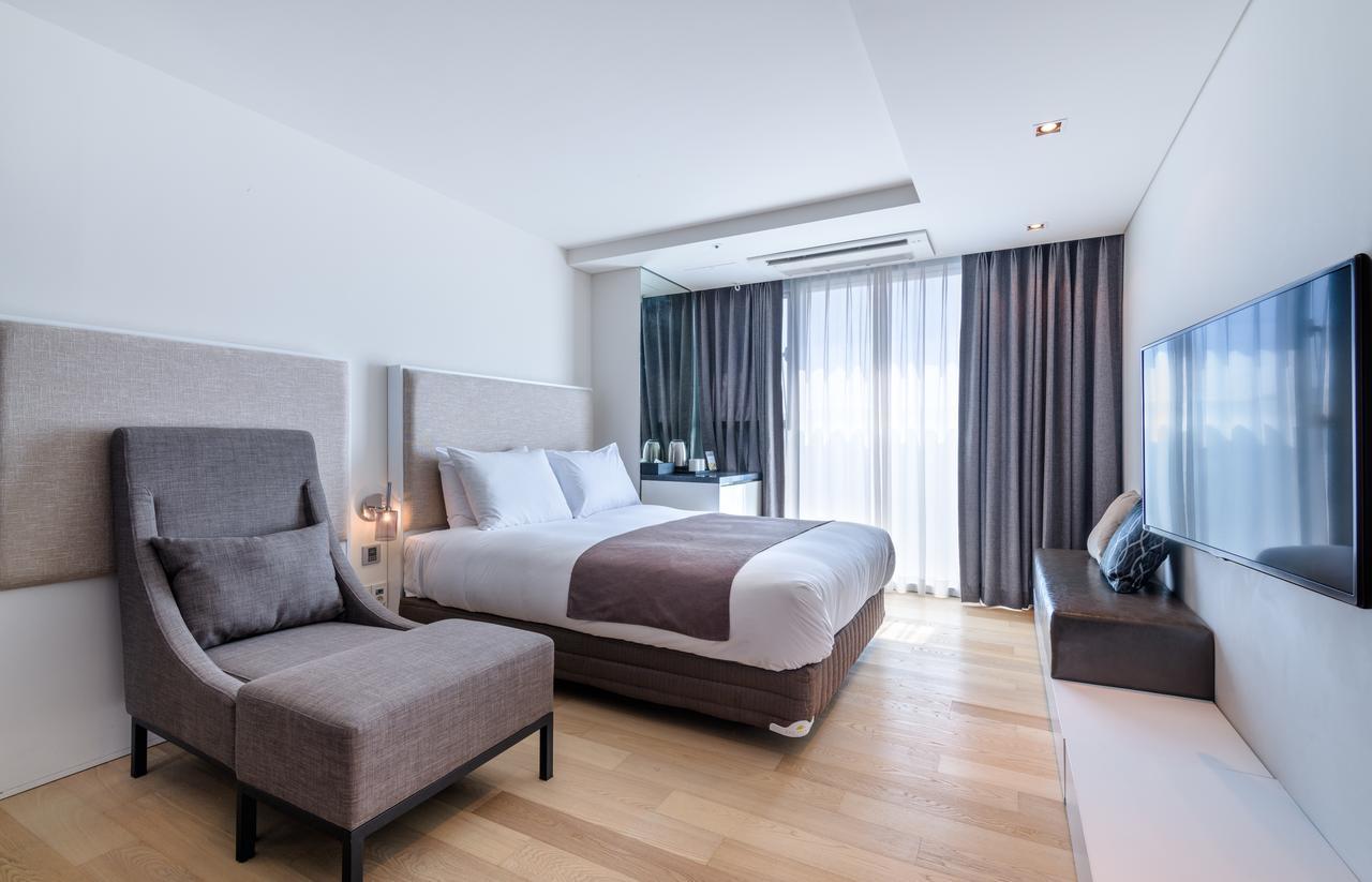 Brown Suites Hotel And Resort Jeju Buitenkant foto