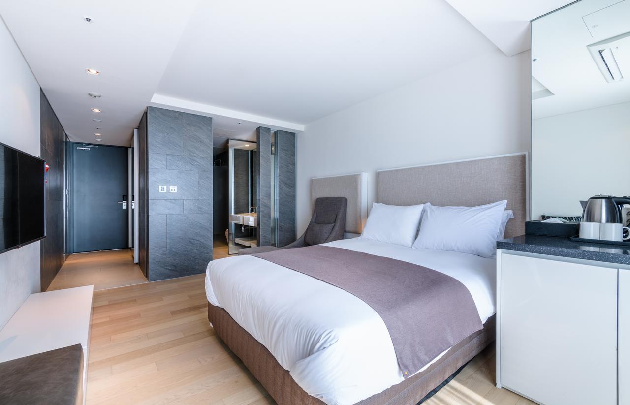 Brown Suites Hotel And Resort Jeju Buitenkant foto