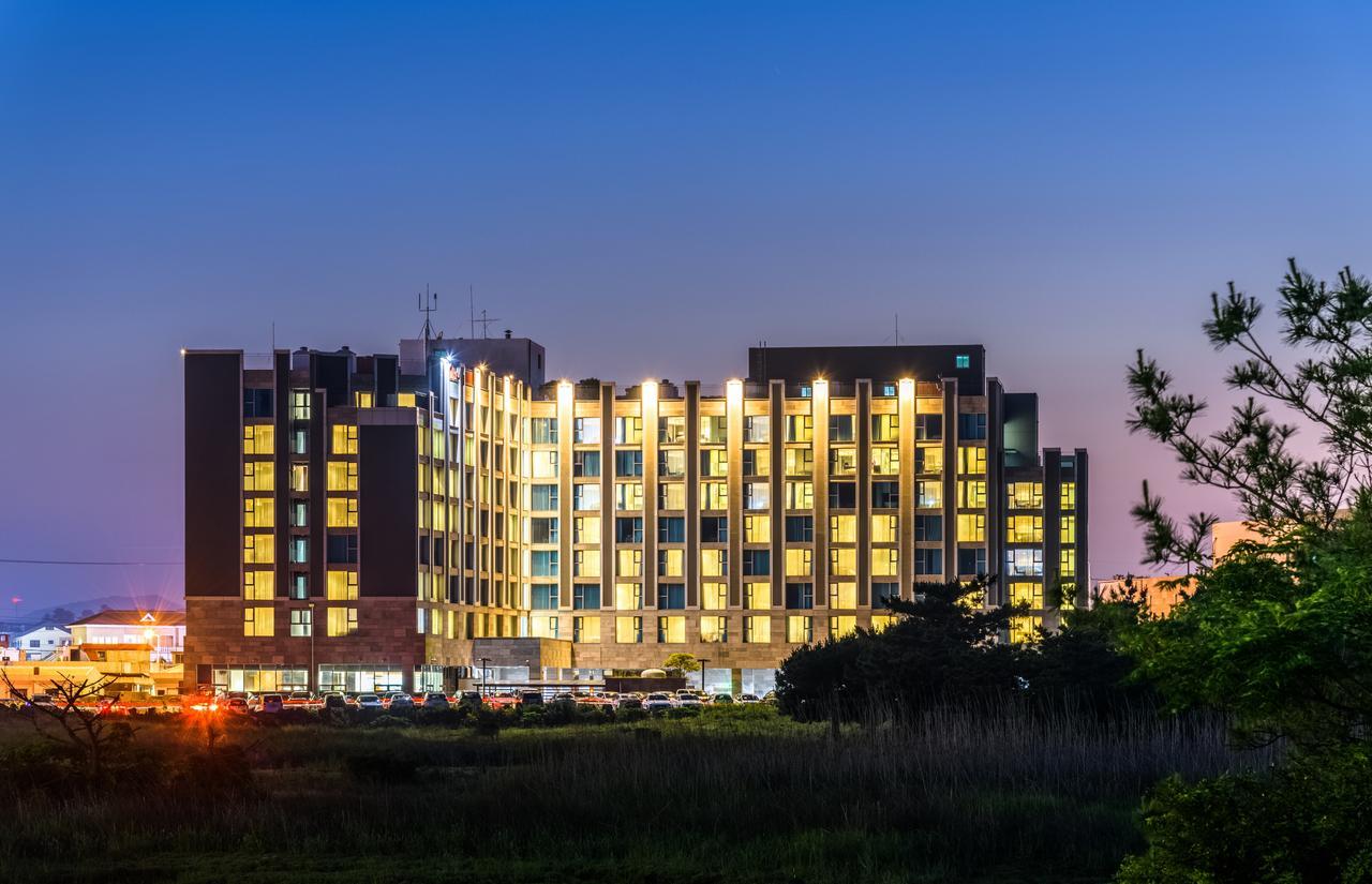 Brown Suites Hotel And Resort Jeju Buitenkant foto