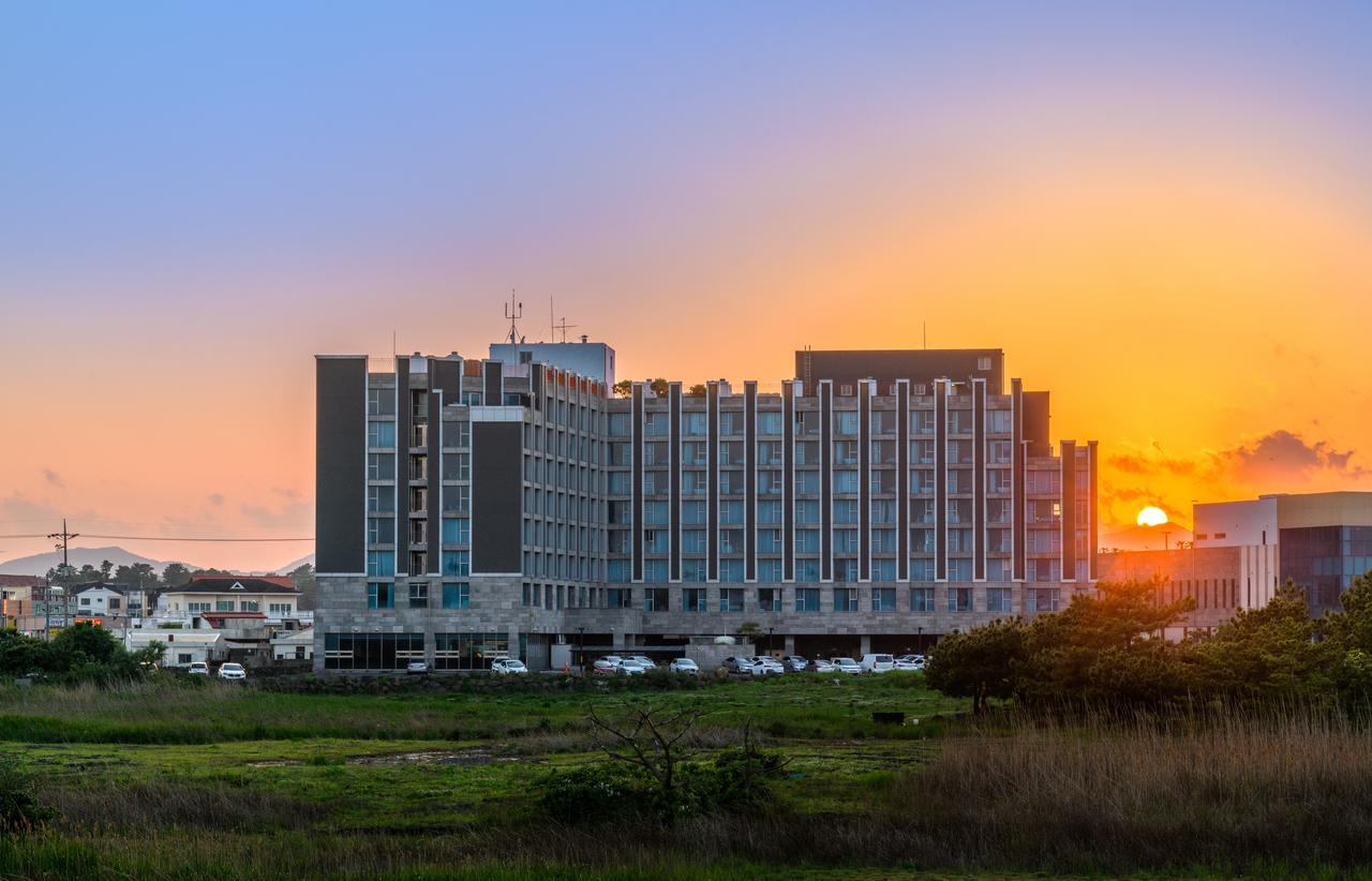 Brown Suites Hotel And Resort Jeju Buitenkant foto